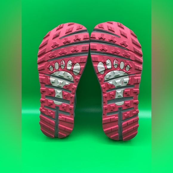 Altra Women’s Gray and Pink Athletic Shoes - Picture 8 of 8